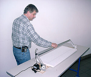 styroporschneidegeraete_styrocut_profi_10020_anwendung_45grad_bild1.jpg